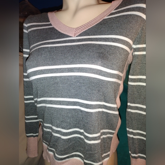 Hippie Rose V-neck Sweater- junior medium - Picture 6 of 9